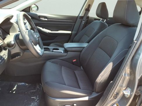 Used 2025 Nissan Altima 2.5 SV FWD image 22