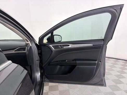 Used 2018 Ford Fusion SE w/ Fusion SE Technology Package FWD image 30