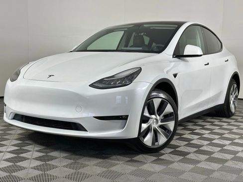 Used 2023 Tesla Model Y Long Range AWD/4WD image 4