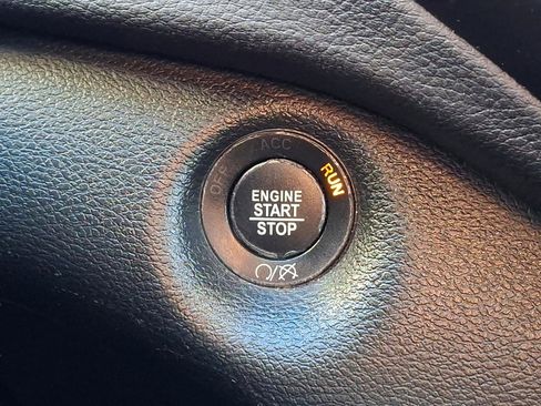 Certified 2019 Jeep Cherokee Limited image 23