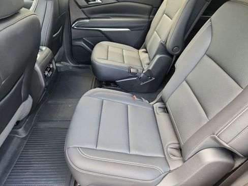 Used 2025 Chevrolet Traverse LT w/ Driver Confidence Package FWD image 25