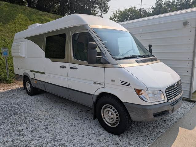 Used 2005 Freightliner Sprinter 2500 RWD image 1