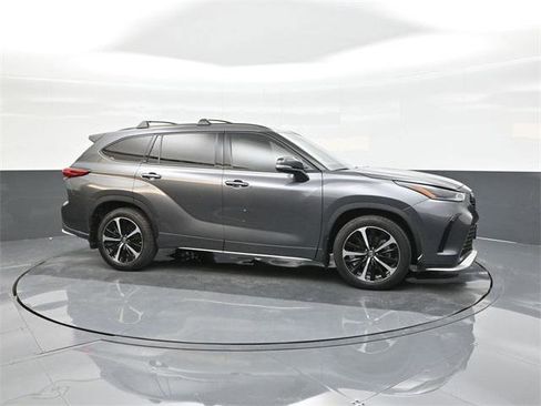 Certified 2021 Toyota Highlander XSE image 17