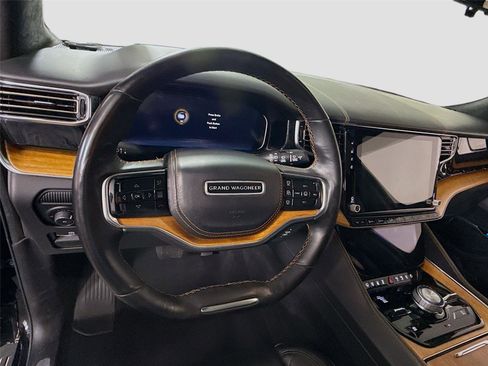 Used 2022 Jeep Grand Wagoneer Series III AWD/4WD image 5