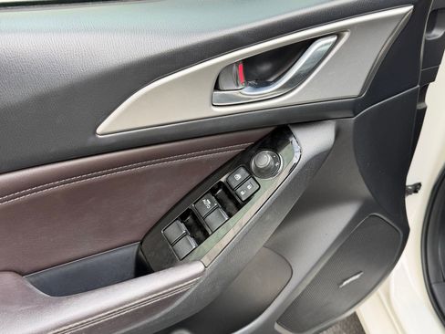 Used 2018 MAZDA MAZDA3 Touring image 23