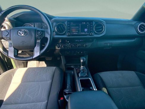 Used 2022 Toyota Tacoma TRD Off-Road image 16