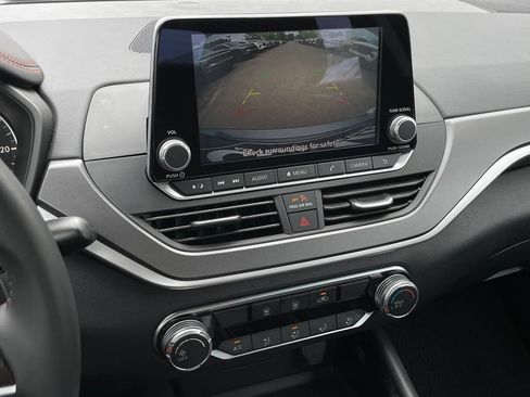 Used 2025 Nissan Altima 2.5 SR FWD image 17