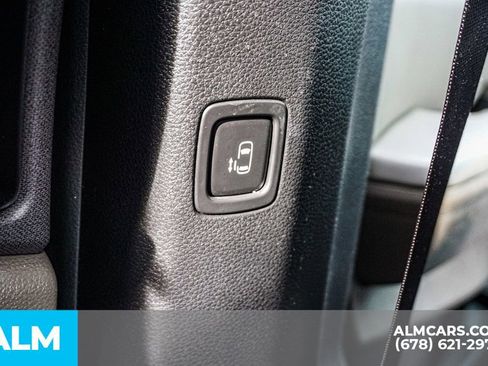 Used 2025 Kia Carnival EX image 36