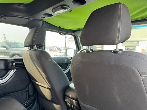 Used 2017 Jeep Wrangler Unlimited Sahara w/ Connectivity Group image 21