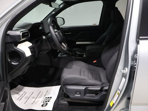 Used 2024 Toyota Tacoma TRD Off-Road image 9