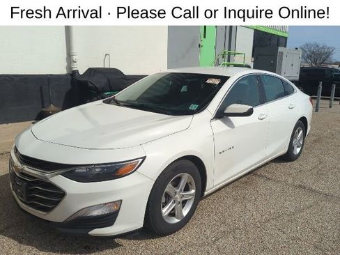Used 2022 Chevrolet Malibu LS image 2