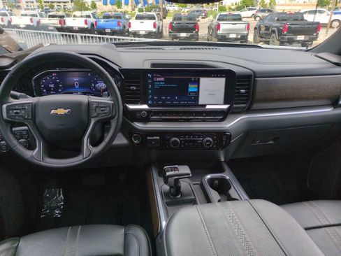 Used 2025 Chevrolet Silverado 1500 High Country w/ High Country Premium Package AWD/4WD image 12