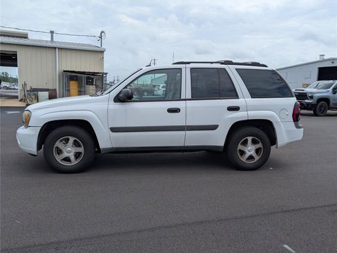 Used 2005 Chevrolet TrailBlazer LS w/ LS Preferred Equipment Group RWD image 2