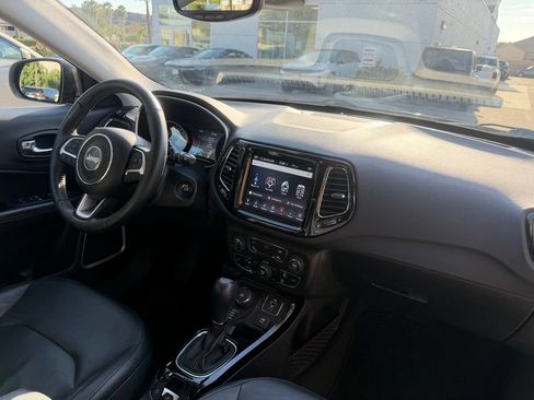 Used 2018 Jeep Compass Limited w/ Navigation Group AWD/4WD image 17
