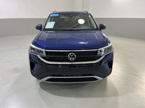 Certified 2023 Volkswagen Taos SE w/ Panoramic Sunroof Package FWD image 2