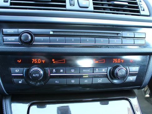 Used 2013 BMW 550i xDrive Sedan image 24