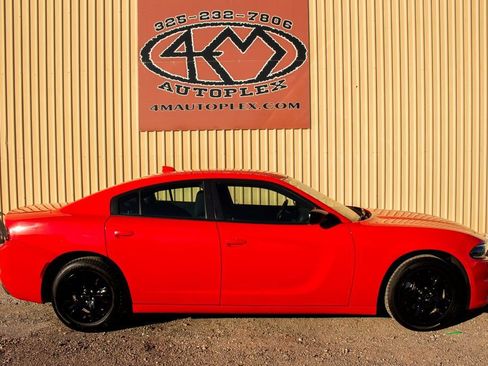 Used 2023 Dodge Charger SXT image 2