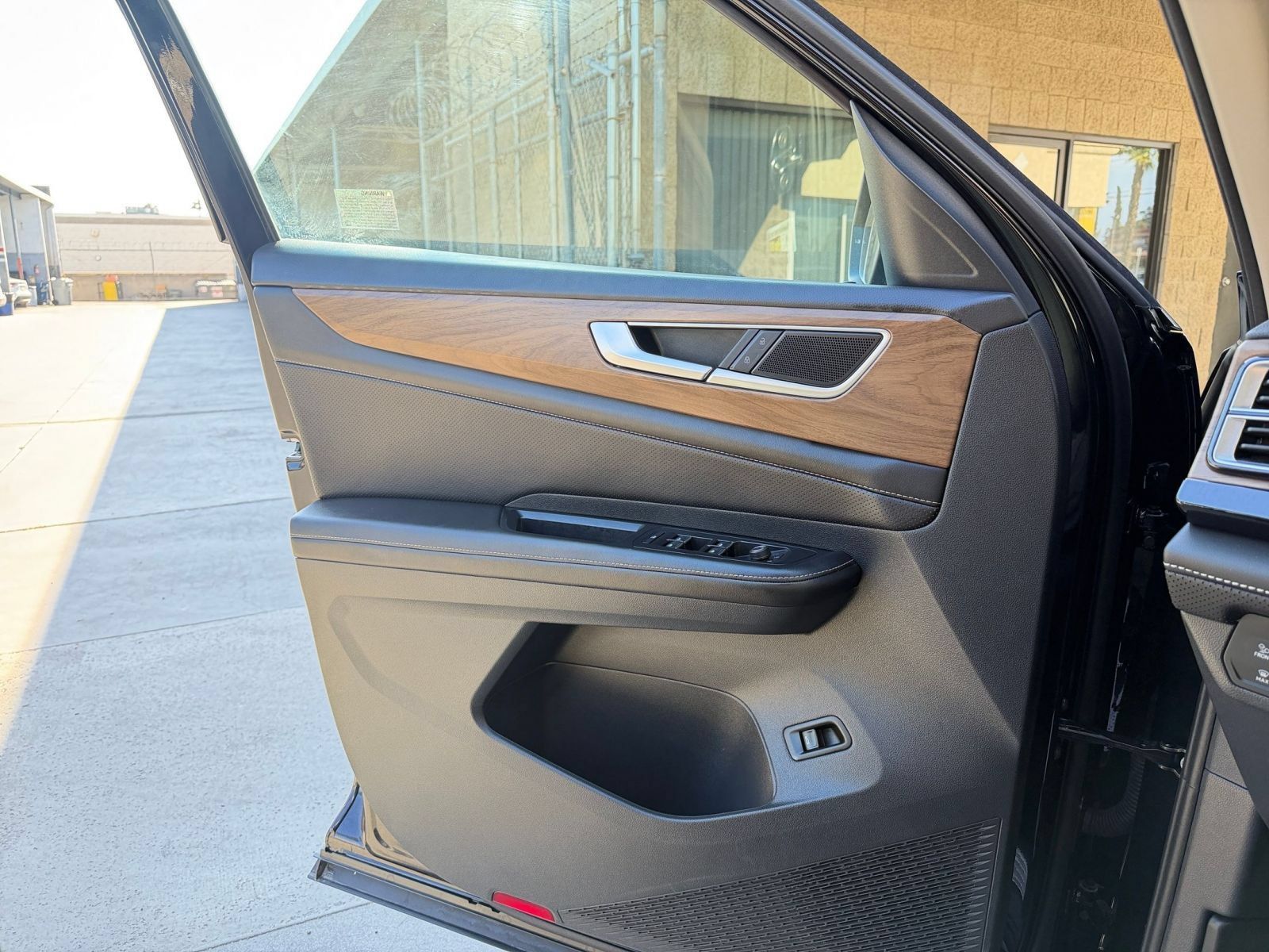 Used 2026 Volkswagen Atlas SE FWD image 18