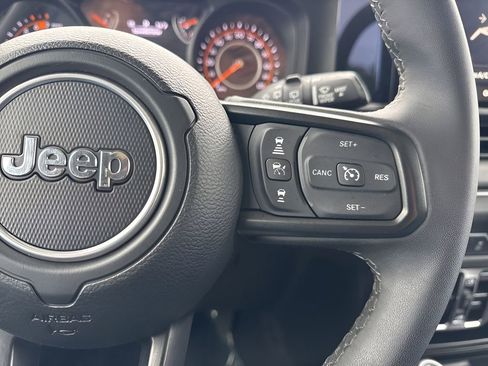 Used 2025 Jeep Wrangler Unlimited Sport AWD/4WD image 14