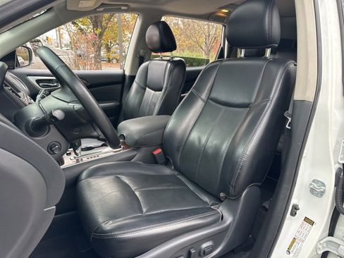 Used 2020 Nissan Pathfinder Platinum image 16