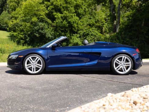 Used 2014 Audi R8 V8 w/ Convenience Package AWD/4WD image 3
