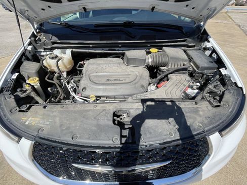 Certified 2023 Chrysler Pacifica Touring-L FWD image 53