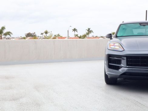New 2026 Porsche Cayenne E-Hybrid AWD/4WD image 12
