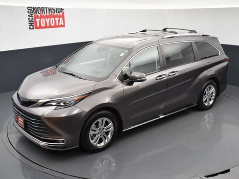Used 2024 Toyota Sienna Platinum AWD/4WD image 37