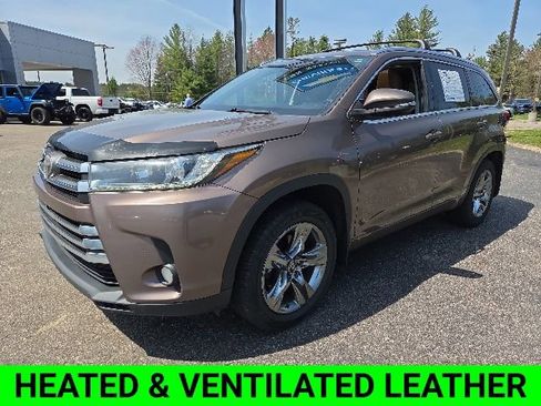 Used 2017 Toyota Highlander Limited AWD/4WD image 4