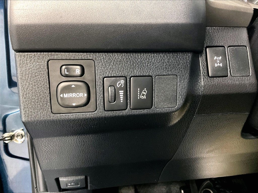 Used 2017 Toyota RAV4 LE AWD/4WD image 26