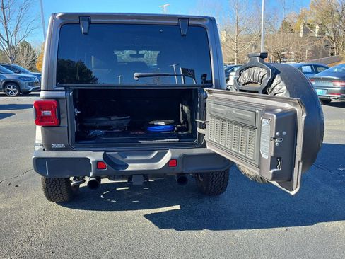 Used 2020 Jeep Wrangler Unlimited Sahara image 6