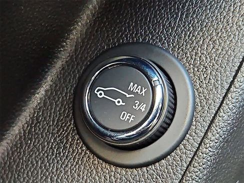 Used 2020 Chevrolet Traverse LT image 21