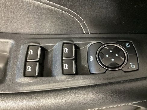 Used 2020 Ford Edge Titanium image 18