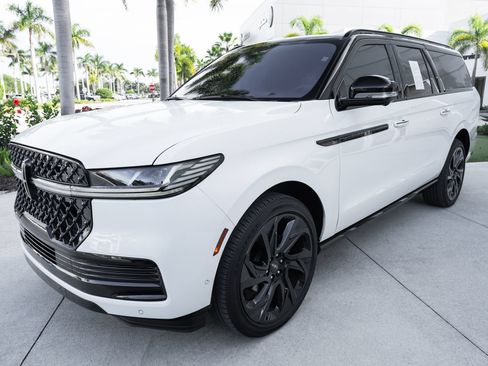 Used 2025 Lincoln Navigator L Black Label AWD/4WD image 6