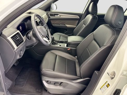 Certified 2023 Volkswagen Atlas Cross Sport SE w/ Panoramic Sunroof Package FWD image 17