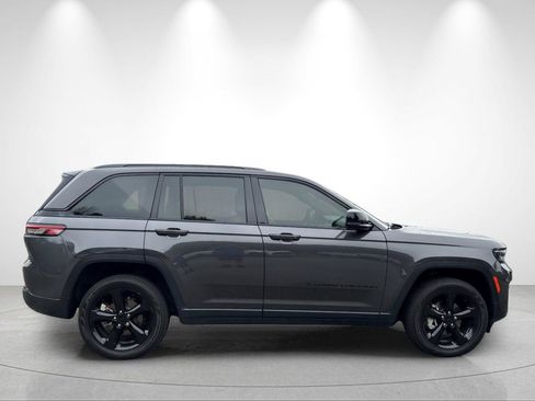 Used 2024 Jeep Grand Cherokee Limited w/ Black Appearance Package AWD/4WD image 6