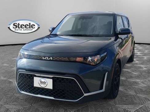 Used 2023 Kia Soul LX w/ LX Technology Package FWD image 1