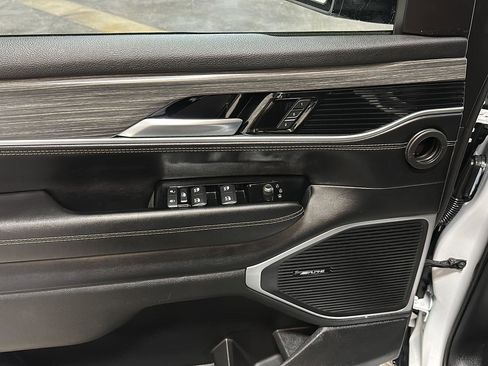 Used 2024 Jeep Wagoneer Series II w/ Flexible Seating Group image 16