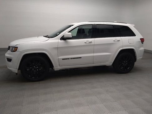 Used 2020 Jeep Grand Cherokee Altitude RWD image 2