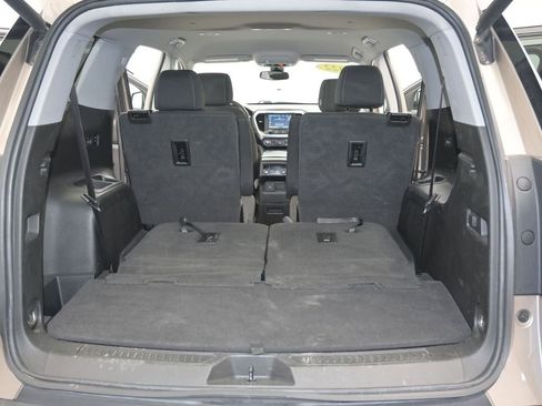 Used 2022 GMC Acadia SLE w/ Driver Convenience Package image 11