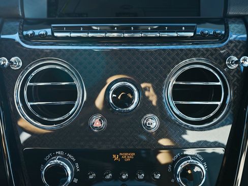 Used 2022 Rolls-Royce Cullinan Black Badge w/ Dark Exterior Package image 69