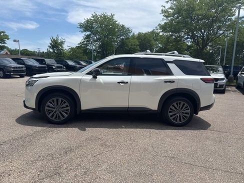 Used 2024 Nissan Pathfinder SL w/ SL Premium Package AWD/4WD image 2