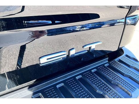 New 2025 GMC Sierra 2500 SLT w/ SLT Convenience Package image 9