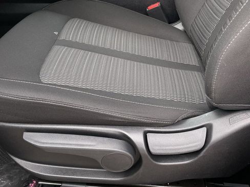 Used 2025 Kia Sorento LX image 22