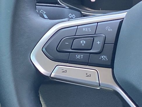 Certified 2025 Volkswagen Jetta SE w/ Black Wheel Package image 6