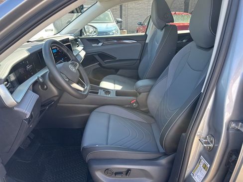 New 2026 Volkswagen Tiguan SE AWD/4WD image 9