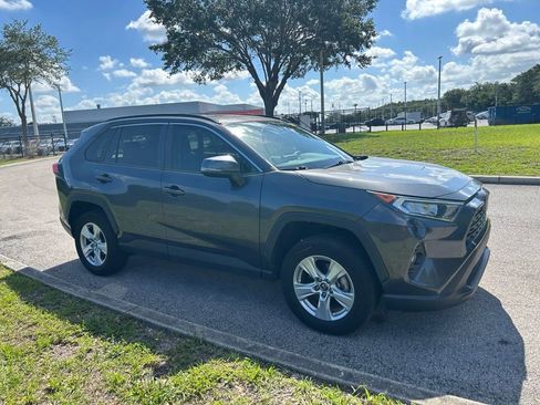 Used 2020 Toyota RAV4 XLE w/ Convenience Package FWD image 8