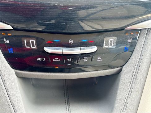Used 2024 Cadillac XT6 Premium Luxury w/ Technology Package FWD image 16
