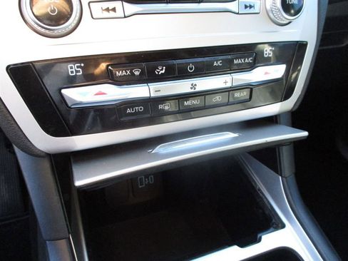 Used 2020 Ford Explorer XLT image 18