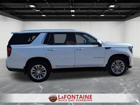 Used 2023 GMC Yukon SLT w/ SLT Luxury Package AWD/4WD image 9